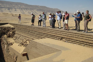 Gunter Dreyer, tomb of Den at Abydos